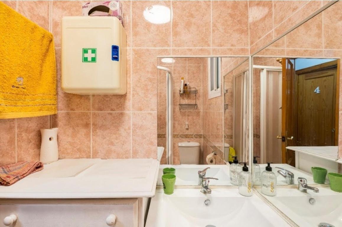 Habitaciones Privadas Con Cama Doble En Sevilla Zewnętrze zdjęcie