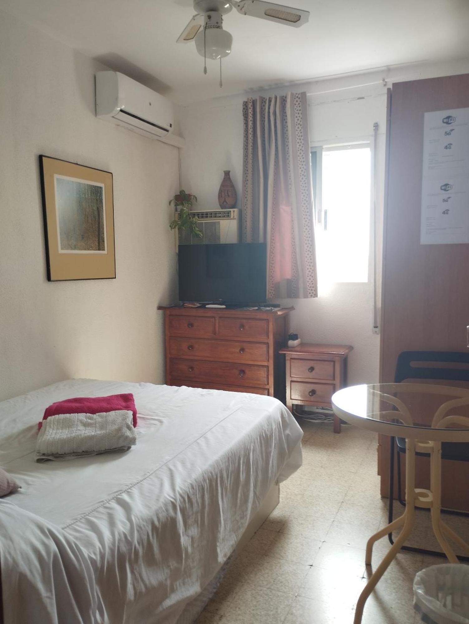 Habitaciones Privadas Con Cama Doble En Sevilla Zewnętrze zdjęcie