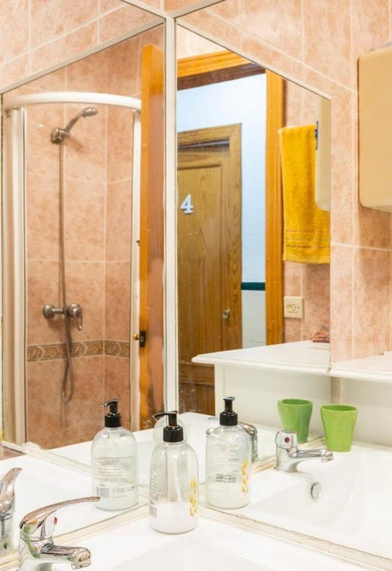 Habitaciones Privadas Con Cama Doble En Sevilla Zewnętrze zdjęcie