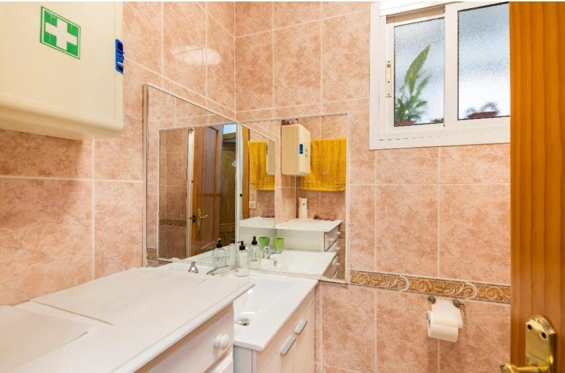 Habitaciones Privadas Con Cama Doble En Sevilla Zewnętrze zdjęcie